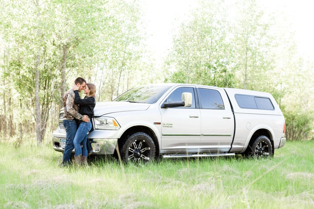 Minnesota Engagement Photographer, engagement, engaged, engagement photography, engagement pics, Couples photography, engagement poses, posing, outfit ideas, intimate photography, lighting, couple poses, couples outfits, engagement session, mn photographer, engagement ring, Lindsey White Photography, destination photographer, wedding photographer, Spring engagement, spring couple photos, couple photos