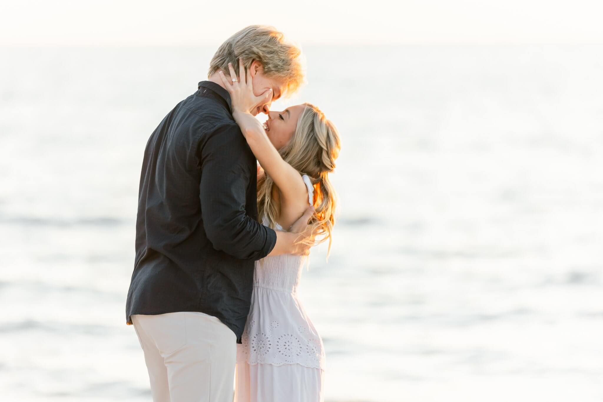 man and woman kissing by naples photographers